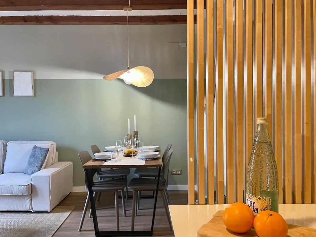 Plaza Catalunya Recently Renovated 5Bd-4Bth Apartment Barcelona