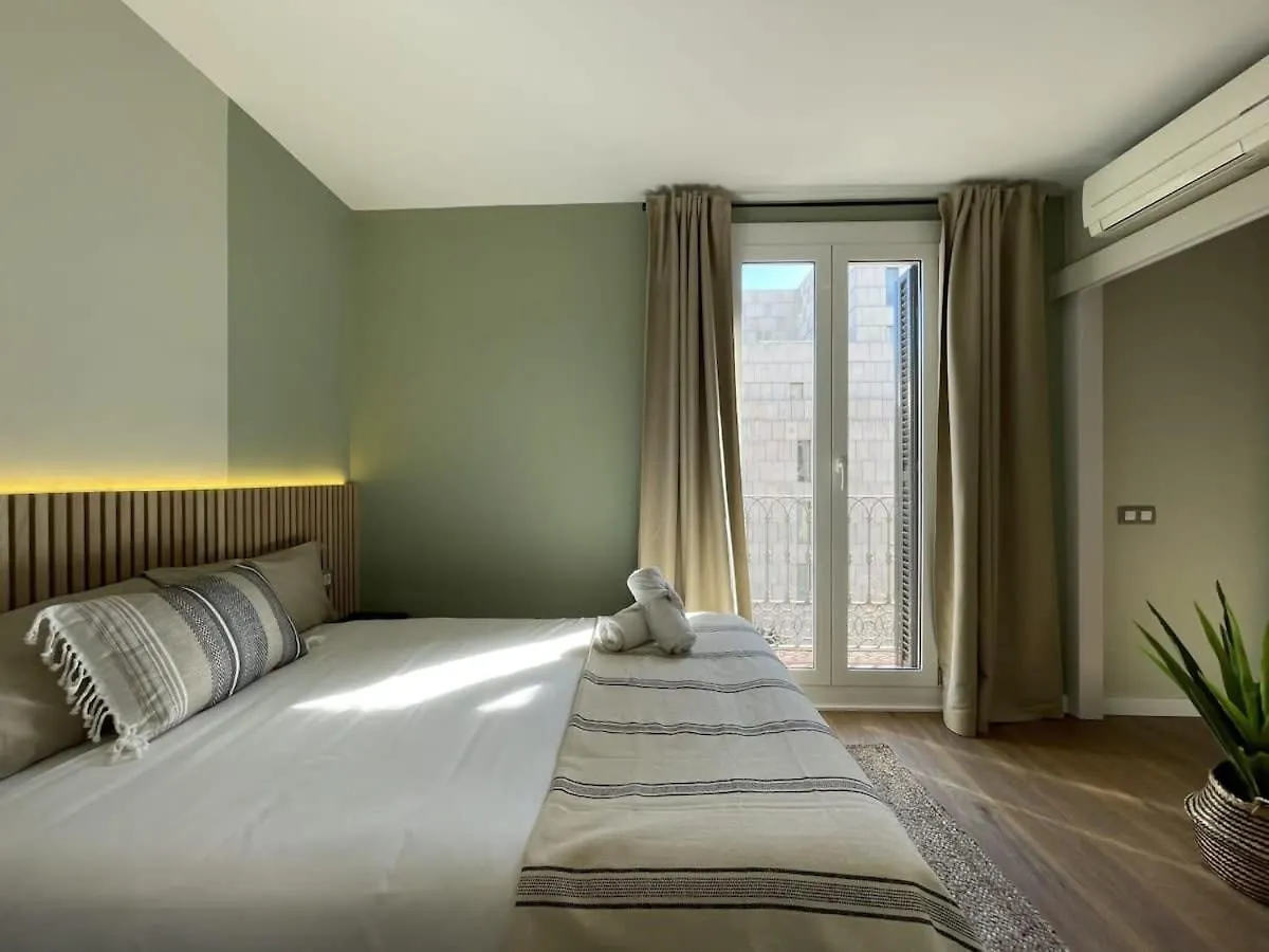 Plaza Catalunya Recently Renovated 5Bd-4Bth Apartment Barcelona
