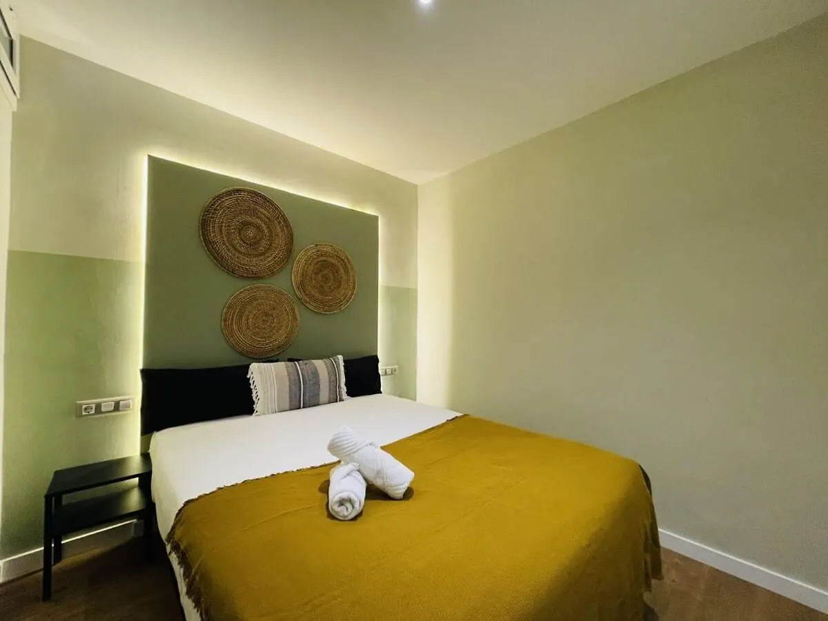 Plaza Catalunya Recently Renovated 5Bd-4Bth Apartment Barcelona 0*,  Spain