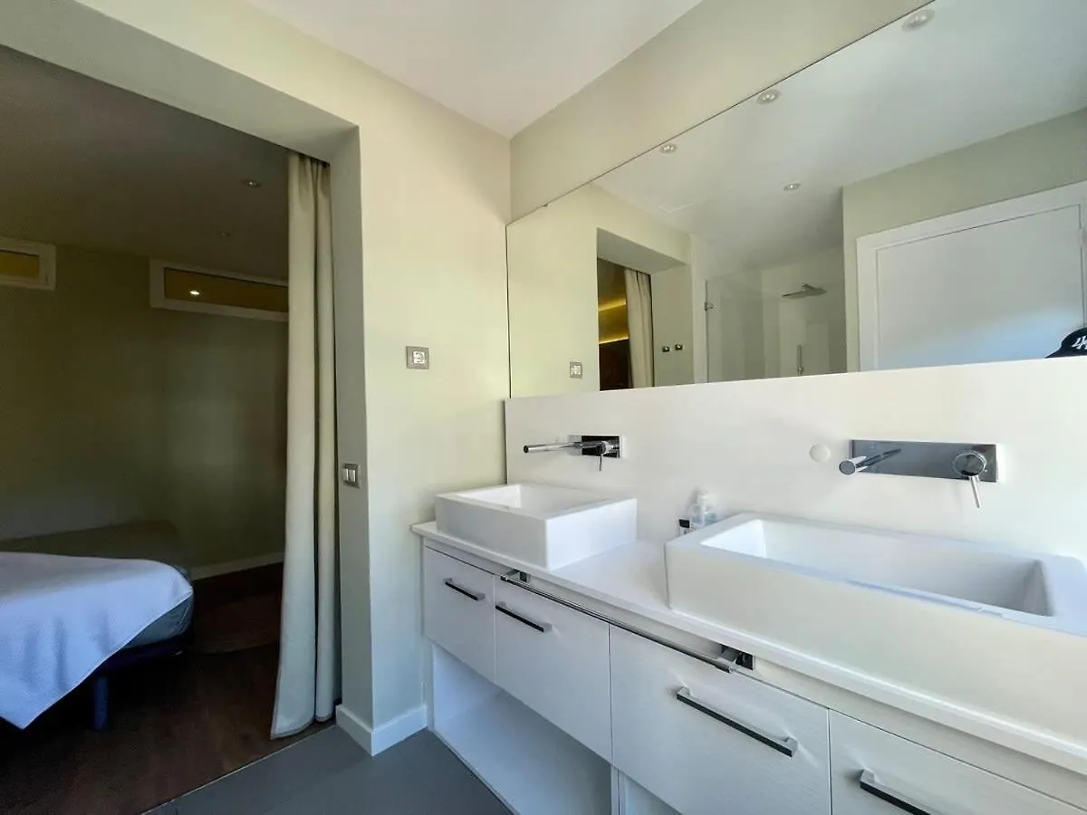 Plaza Catalunya Recently Renovated 5Bd-4Bth Apartment Barcelona