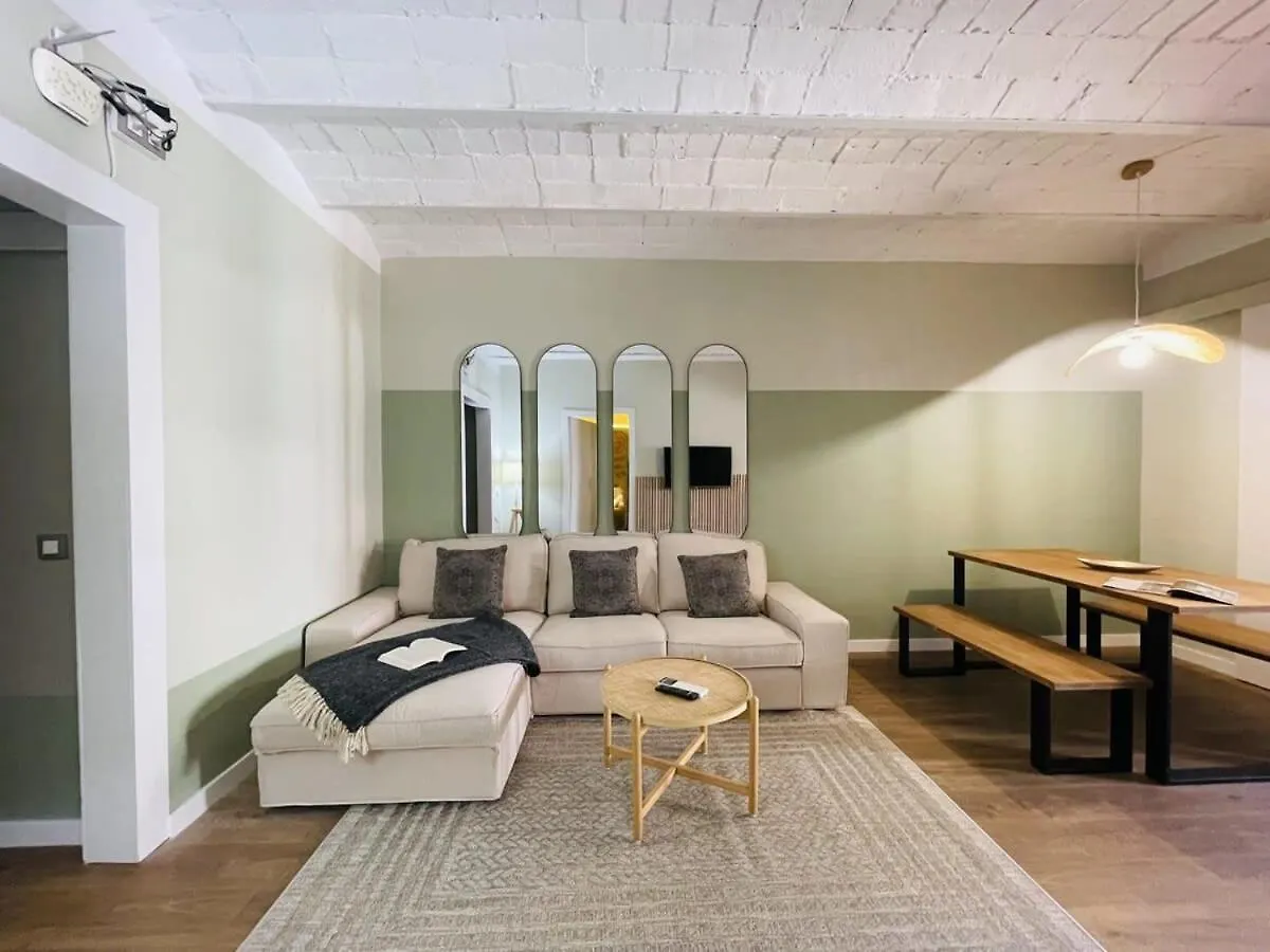 Plaza Catalunya Recently Renovated 5Bd-4Bth Apartment Barcelona Spain