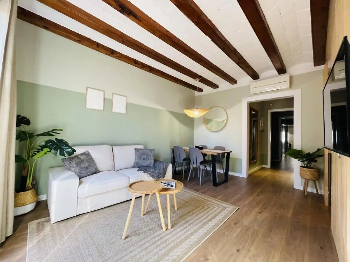 Plaza Catalunya Recently Renovated 5Bd-4Bth Apartment Barcelona