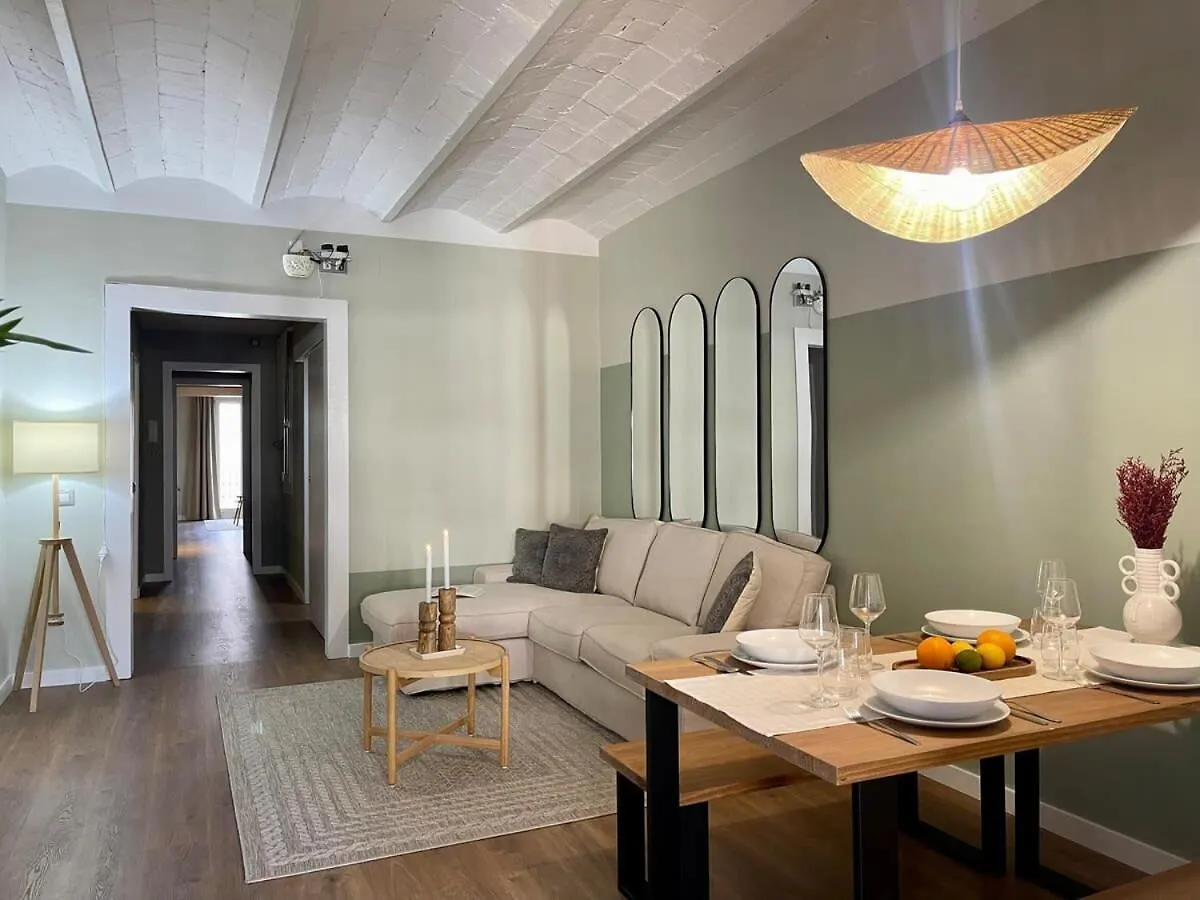Plaza Catalunya Recently Renovated 5Bd-4Bth Apartment Barcelona
