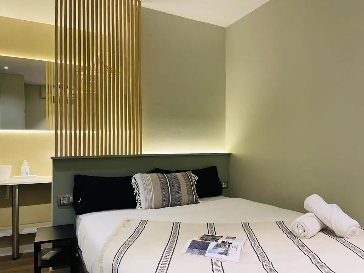 Plaza Catalunya Recently Renovated 5Bd-4Bth Apartment Barcelona