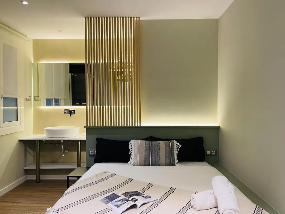 Plaza Catalunya Recently Renovated 5Bd-4Bth Apartment Barcelona