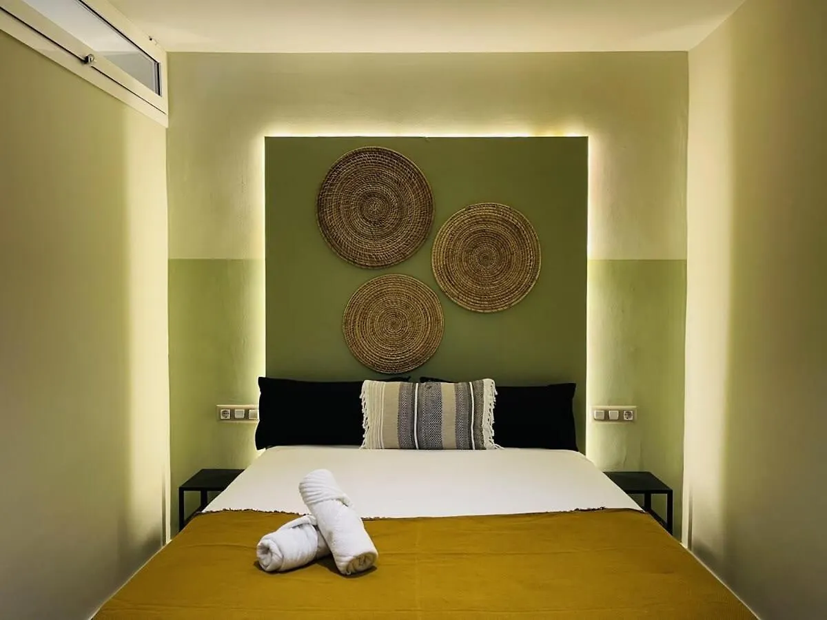 Plaza Catalunya Recently Renovated 5Bd-4Bth Apartment Barcelona Spain