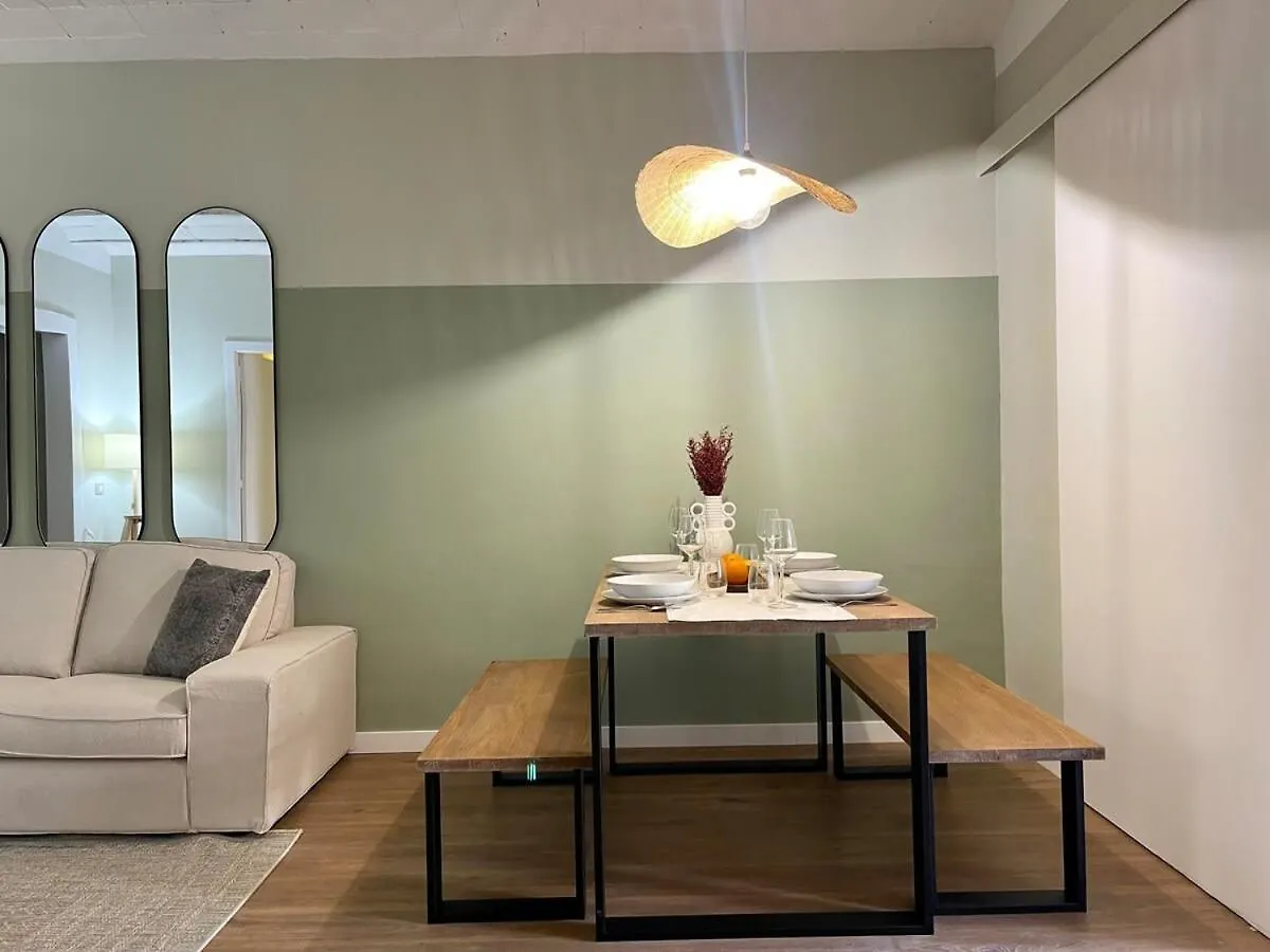 Plaza Catalunya Recently Renovated 5Bd-4Bth Apartment Barcelona